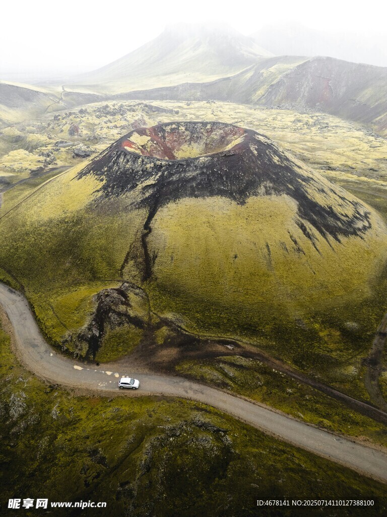山间蜿蜒公路与壮丽风景
