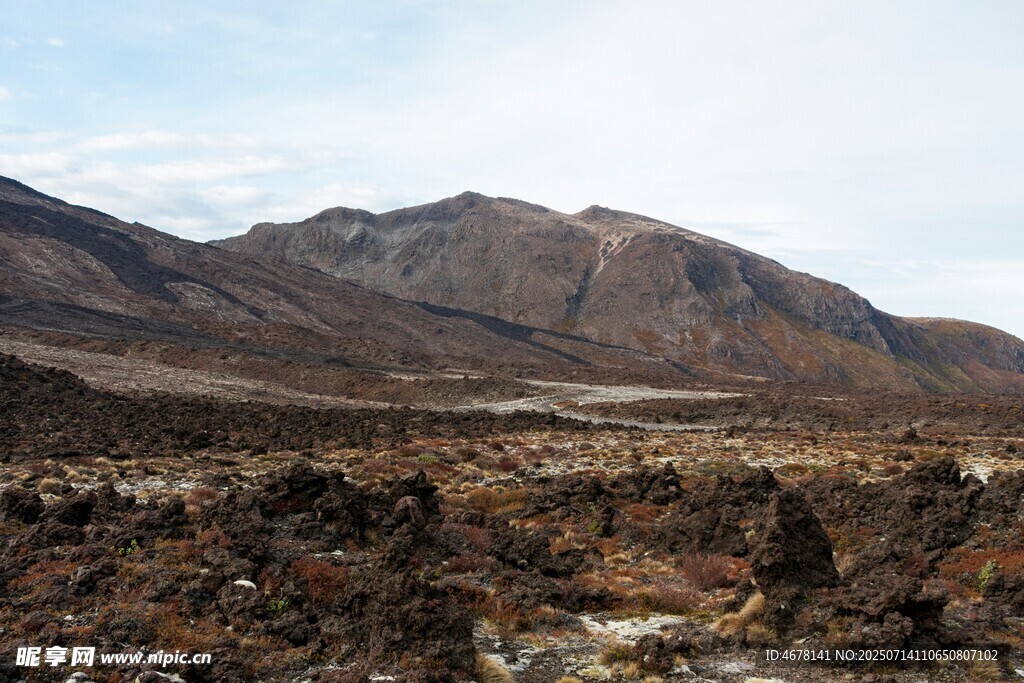 荒凉山地景观