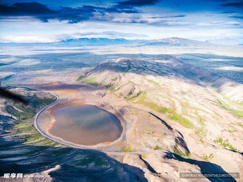 俯瞰大地的壮丽圆形地貌