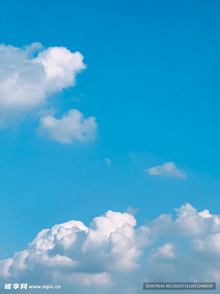 蓝天飘白云