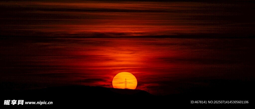 夕阳西下的壮丽景象