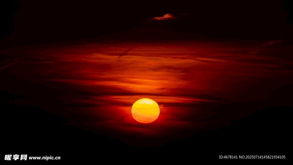 夕阳西下的壮丽景象