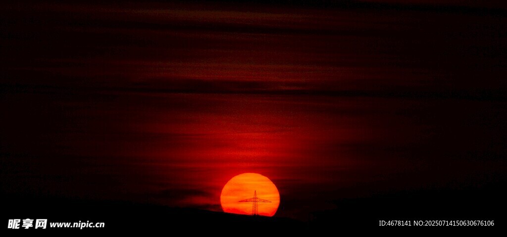夕阳西下的壮丽景象