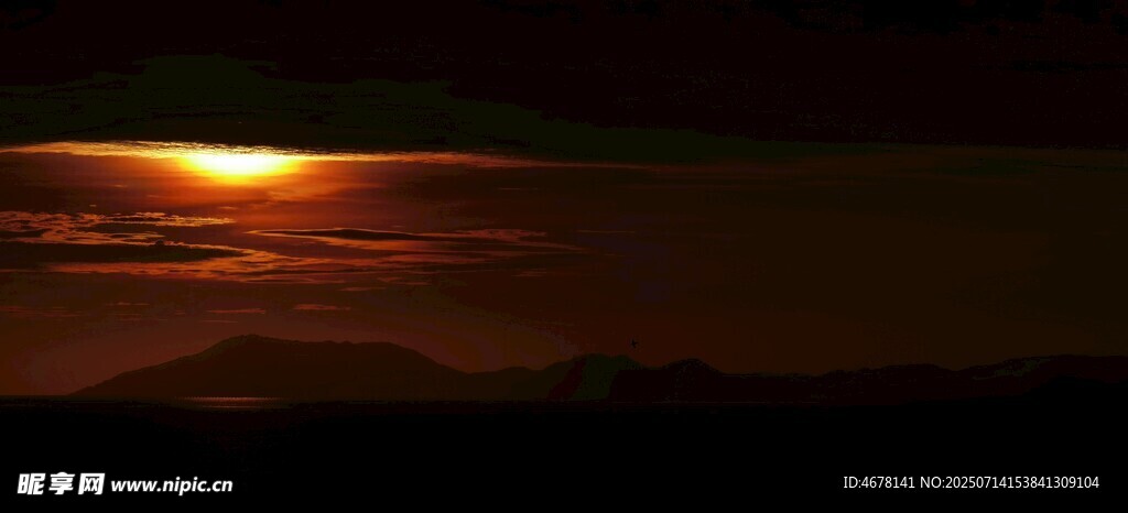 夕阳西下的壮丽天际线