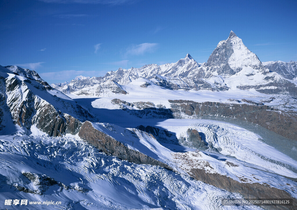壮丽雪山景观