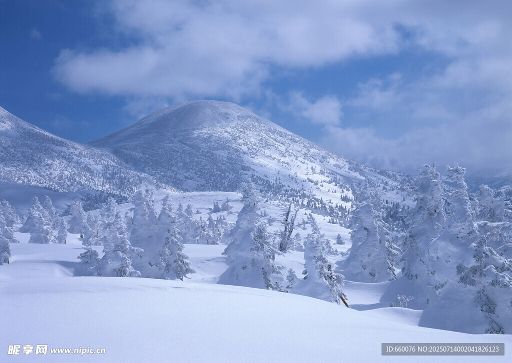 冬日雪山雪景壮丽风光
