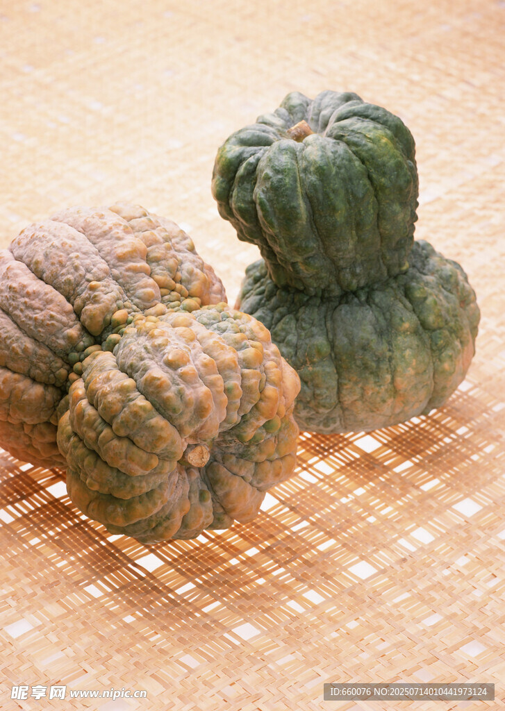 堆叠的特色南瓜