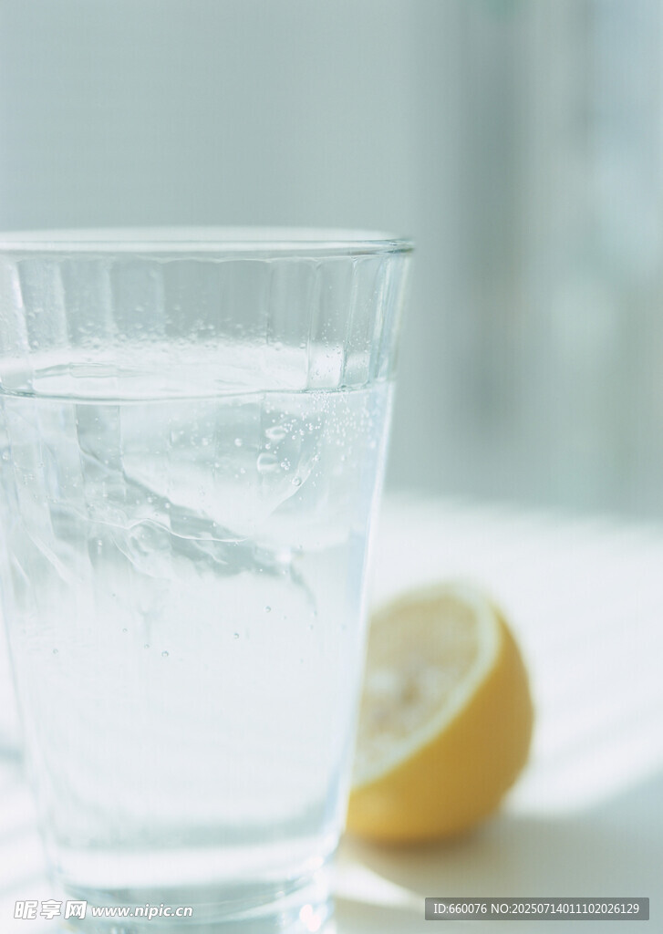 一杯柠檬水