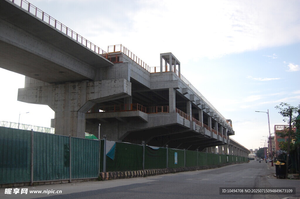 城市在建高架桥施工现场