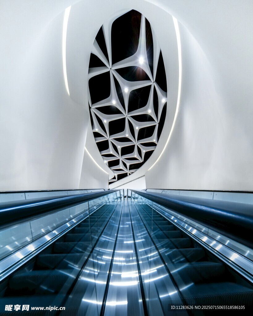 未来感自动扶梯科技空间