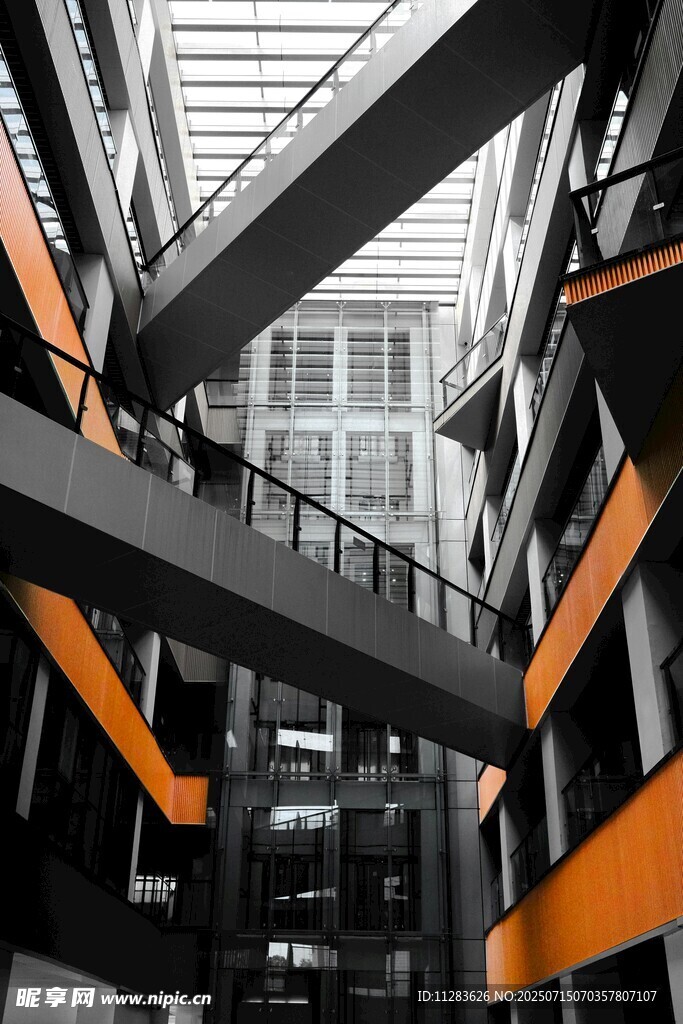 现代建筑内部独特空间结构