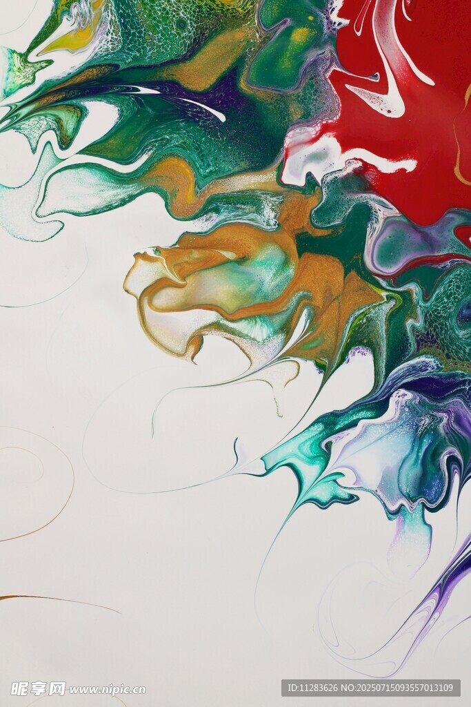 彩色墨水在水中扩散景象