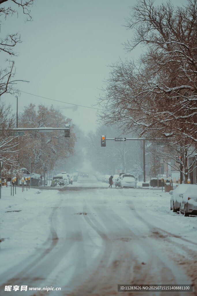 雪后城市道路景象