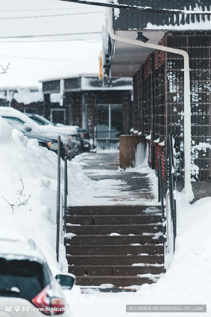 雪后街道的冬日景象