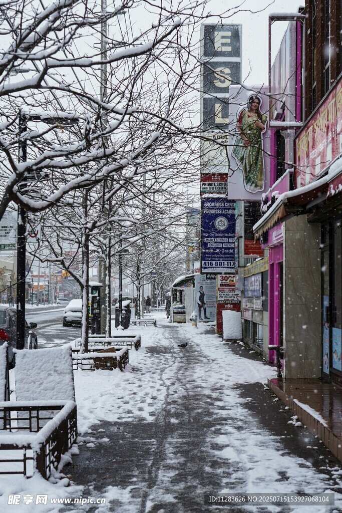 雪后街道的冬日景象