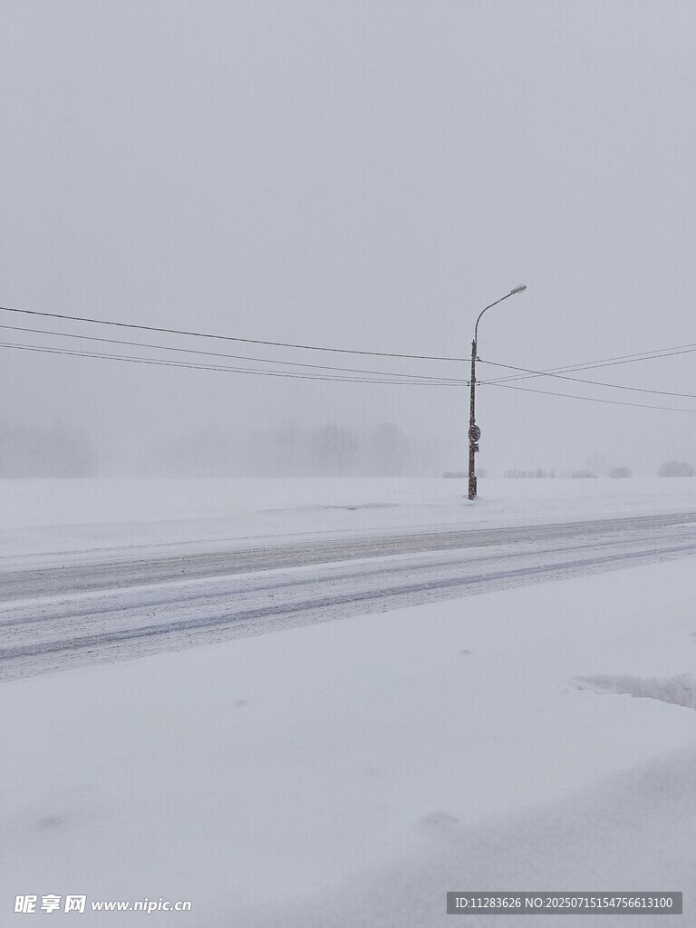 雪后道路景象
