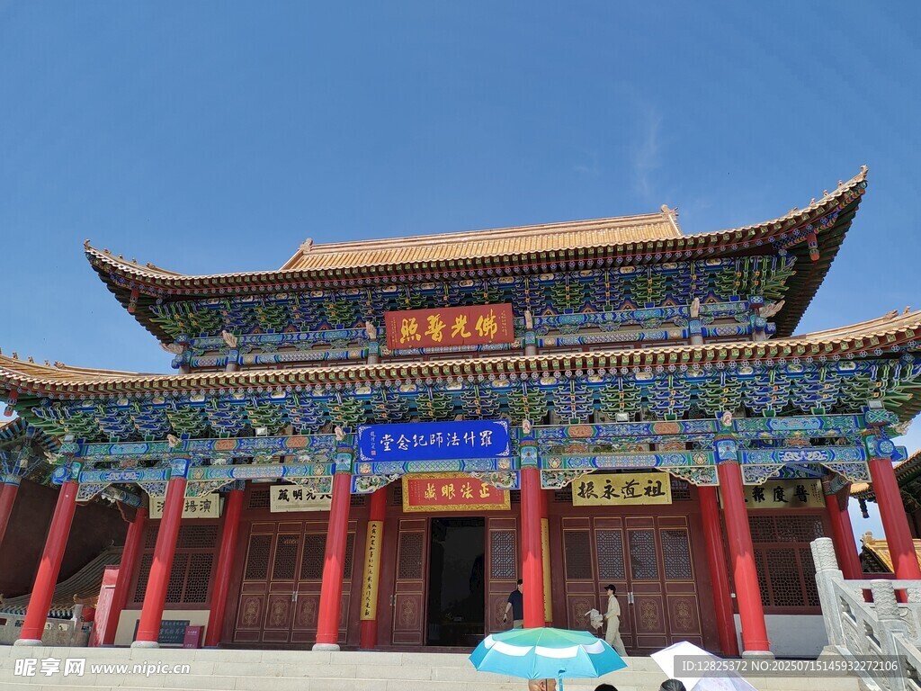 中式古建筑庙宇外观