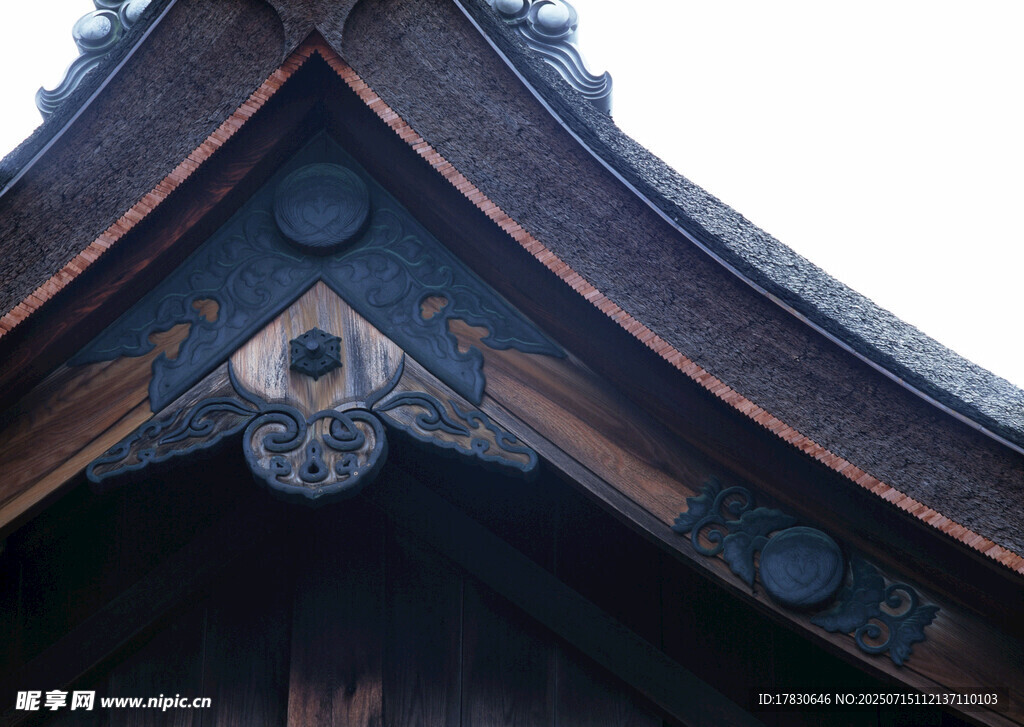 日式古建筑屋檐精美装饰