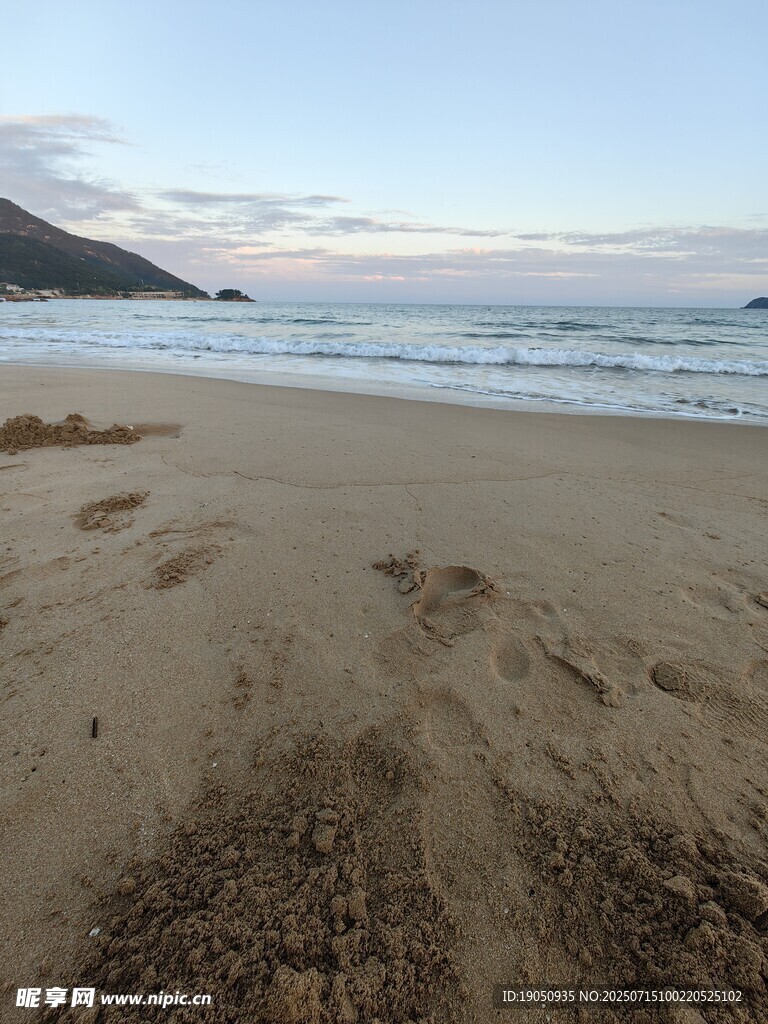 沙滩足迹 静谧海边景致