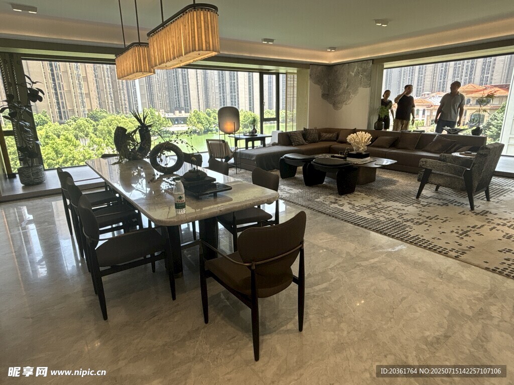 现代奢华客厅餐厅一体化空间