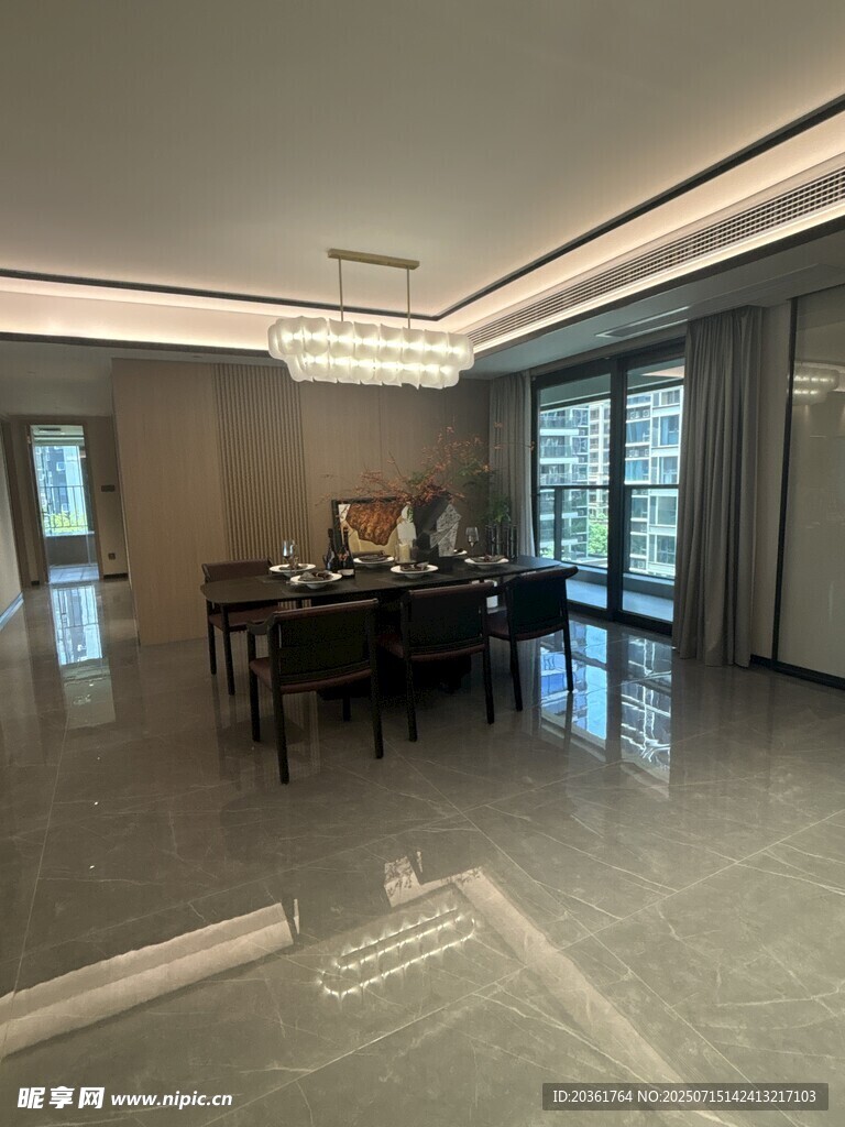 现代简约风格豪华餐厅空间