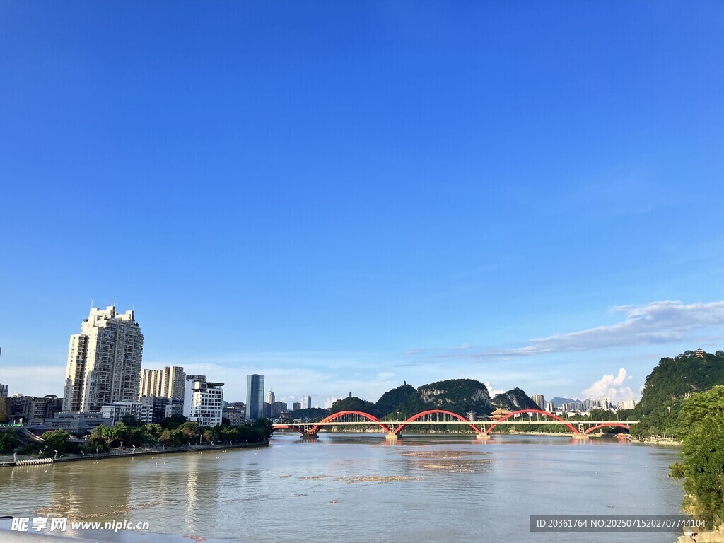 城市河畔风光美景
