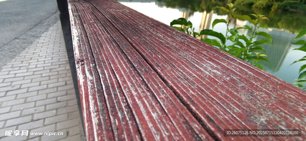 红色木质护栏纹理