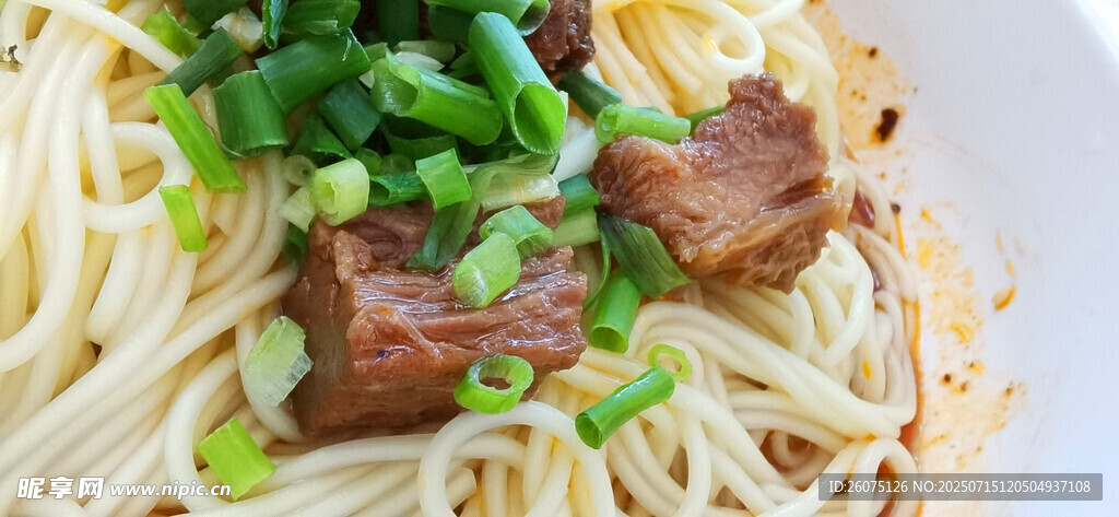 美味红烧牛肉拌面特写