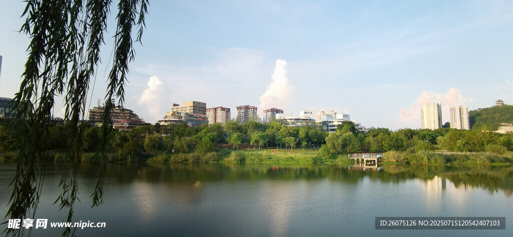 湖畔美景
