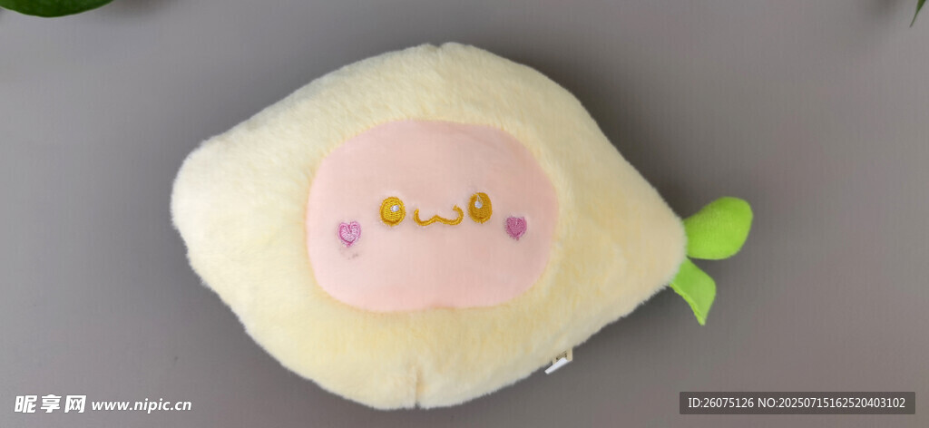 可爱桃子造型毛绒玩具