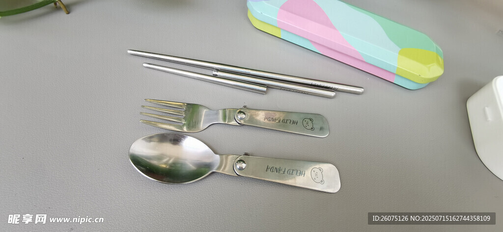 多彩餐具组合