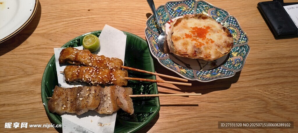 日式烤串与小菜组合