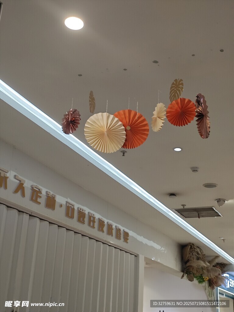 天花板悬挂装饰球饰