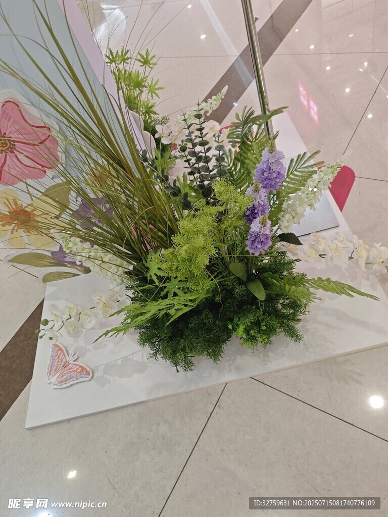 精美花卉组合插花作品