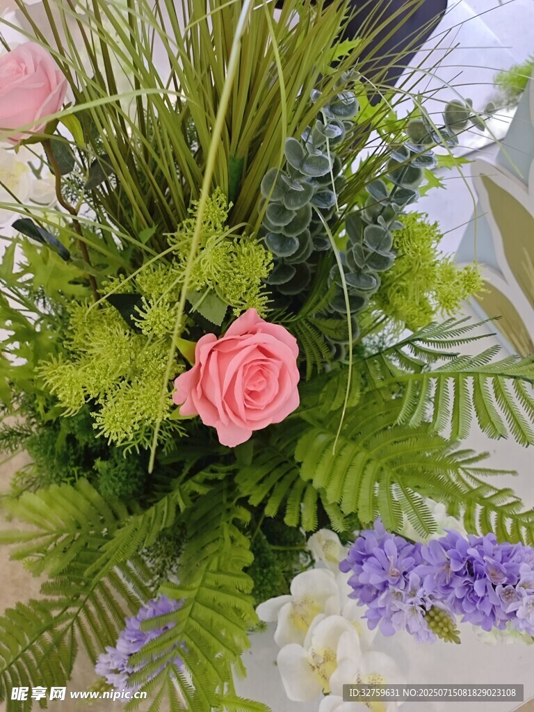 多彩花卉绿植组合