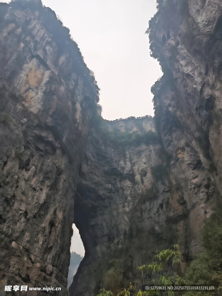 山间奇景