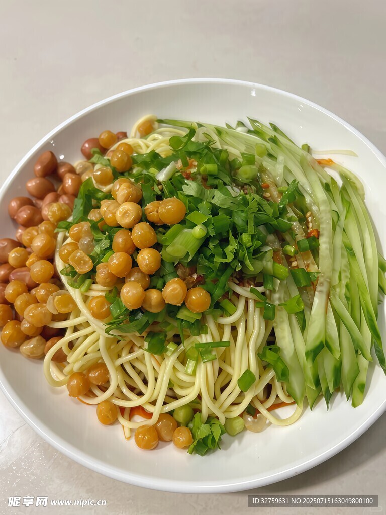 清爽蔬菜拌面