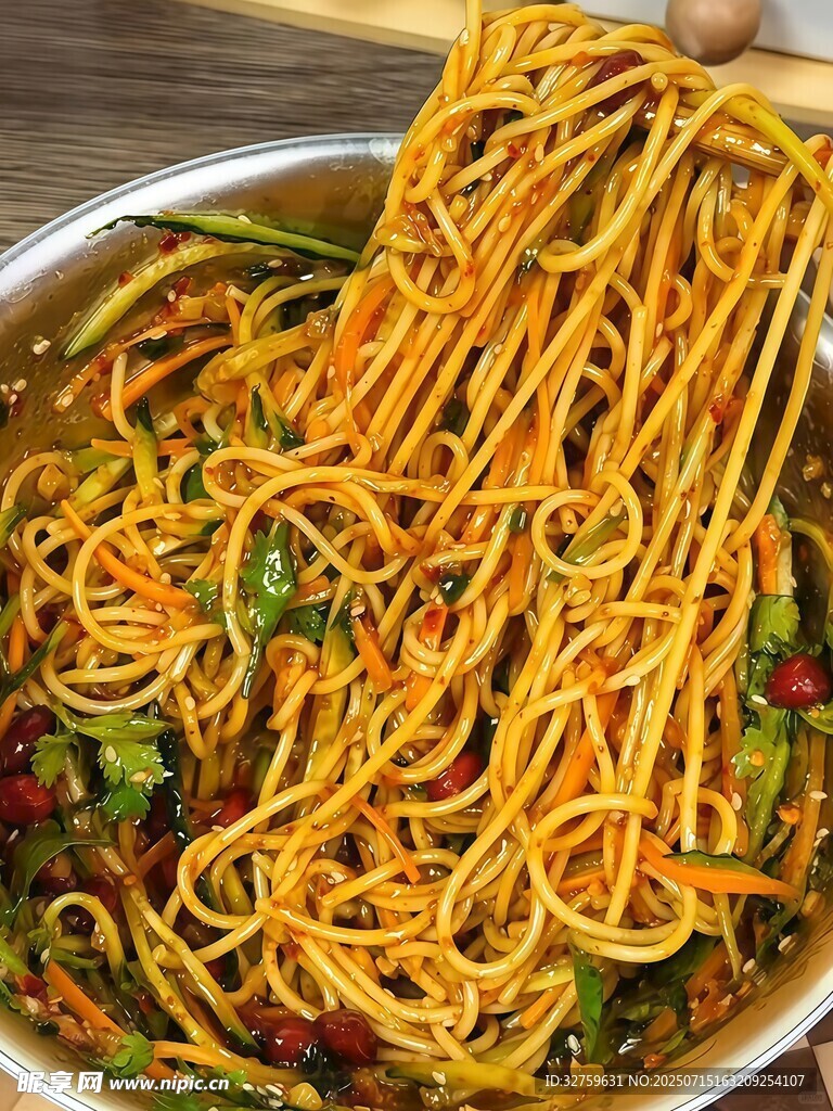 美味诱人的特色凉拌面