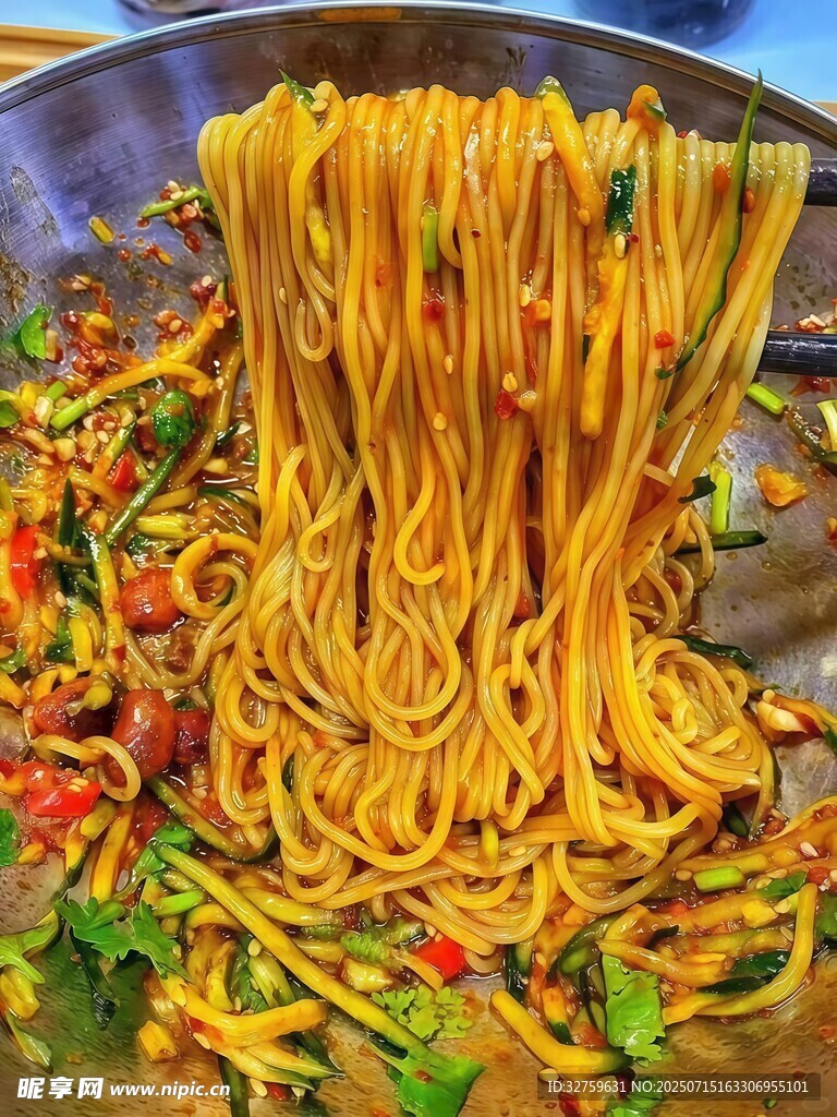 美味诱人的炒面凉面