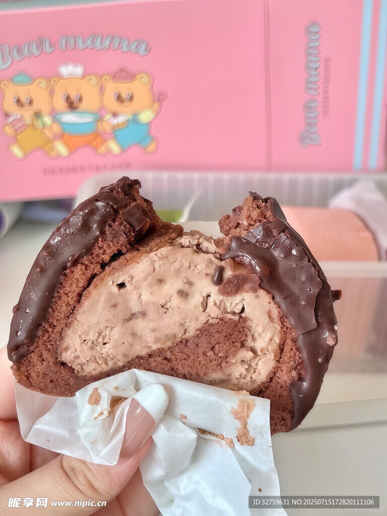 巧克力夹心面包诱人品尝