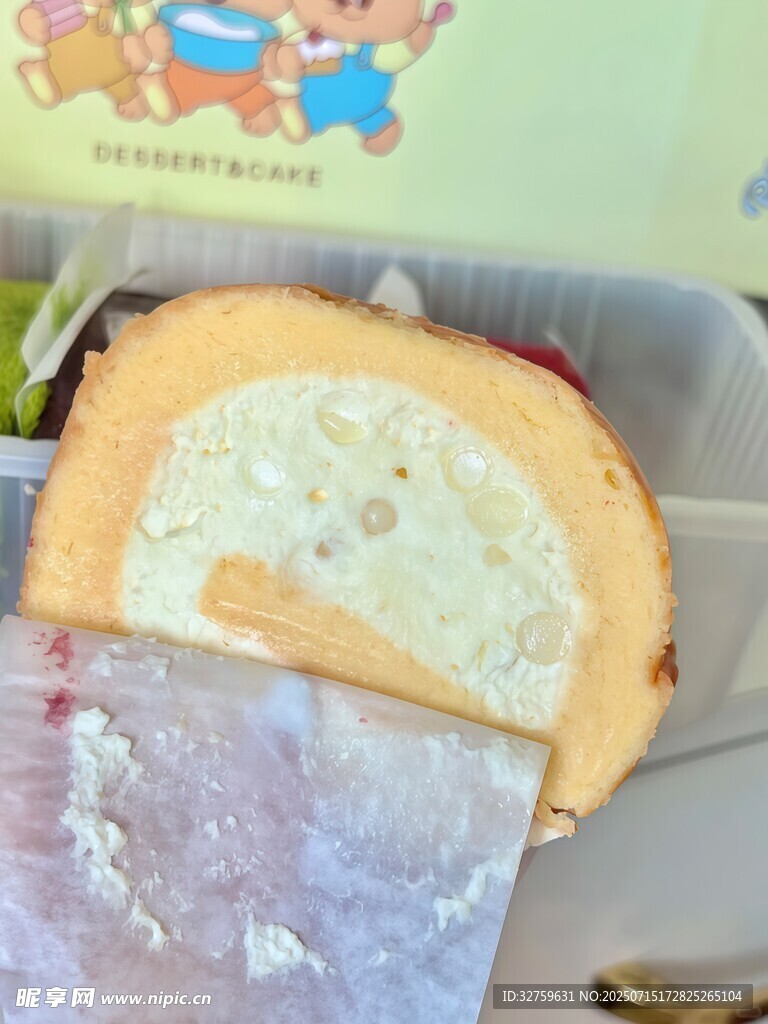 美味草莓奶油蛋糕卷
