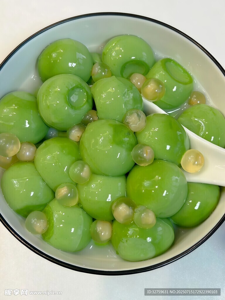 碗中青豆配蒜粒