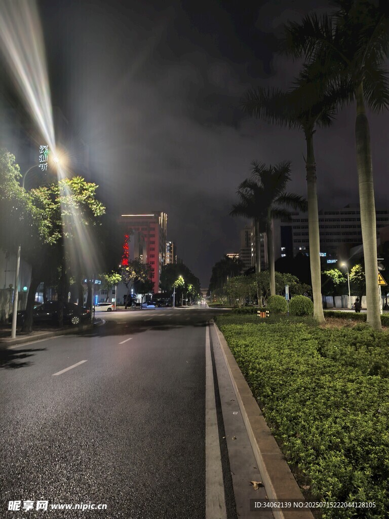 夜晚城市街道景观