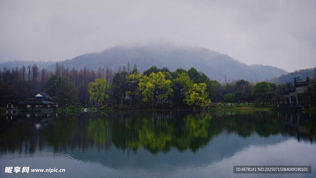 湖光山色中的静谧景致