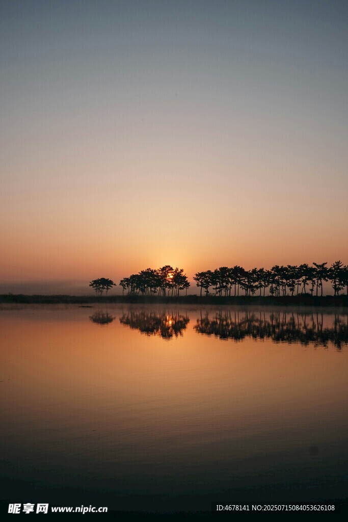 湖畔日落美景