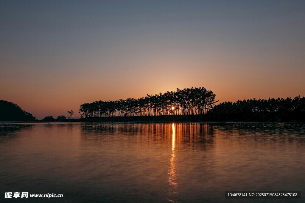 湖畔日落美景