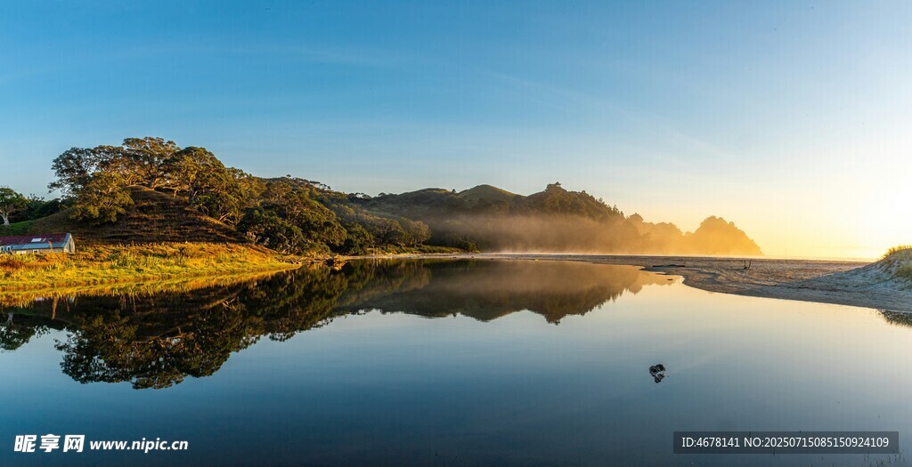 湖畔日出美景