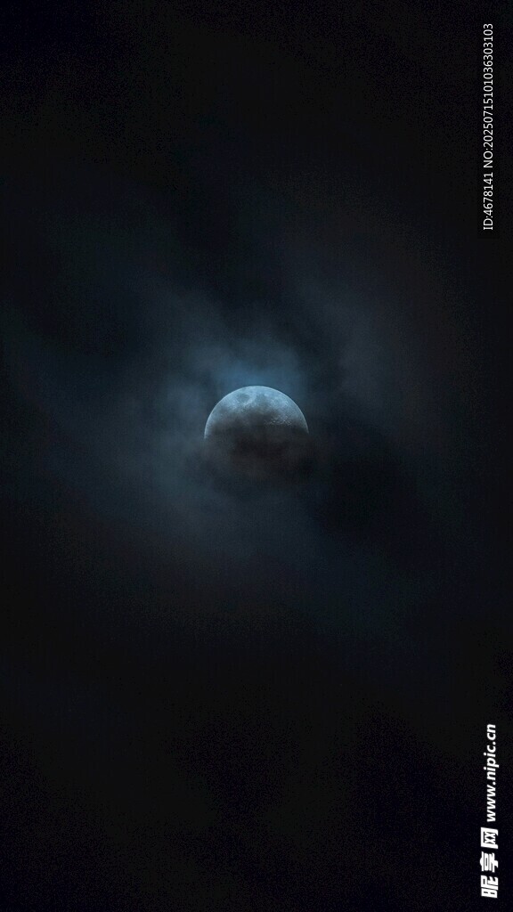 夜空中的神秘发光物体