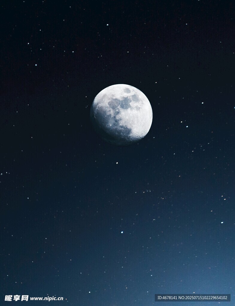 夜空中的明月与繁星