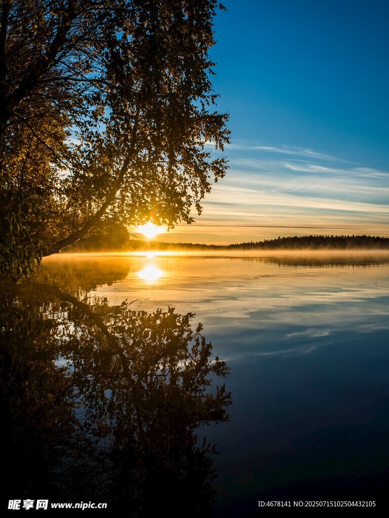 湖畔日落美景